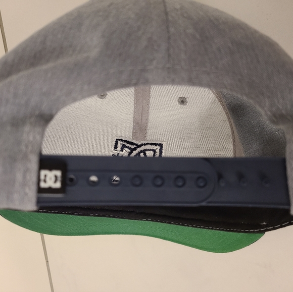 DC Shoes adjustable size Hat - Picture 5 of 9